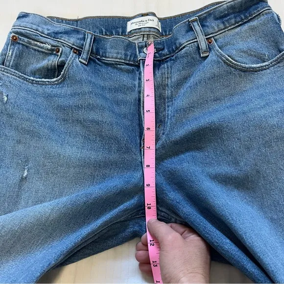 Abercrombie &amp; Fitch The '90s Straight Low Rise Raw Hem Jeans Blue size 32