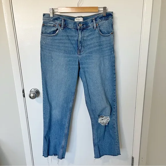 Abercrombie &amp; Fitch The '90s Straight Low Rise Raw Hem Jeans Blue size 32