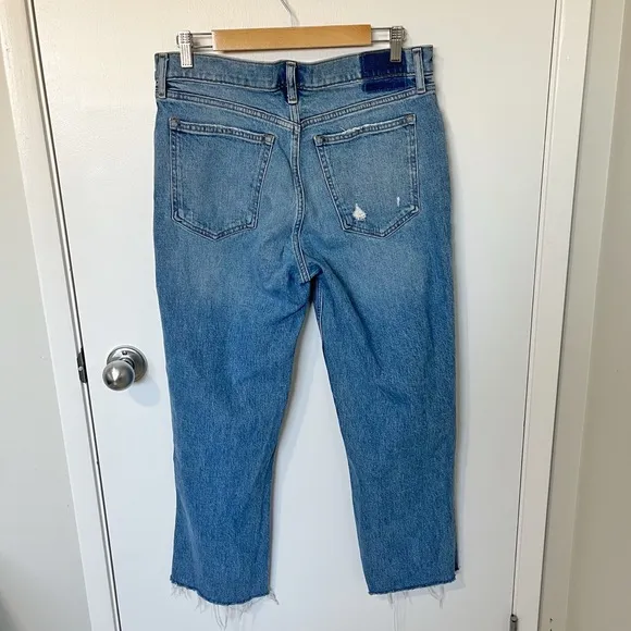 Abercrombie &amp; Fitch The '90s Straight Low Rise Raw Hem Jeans Blue size 32