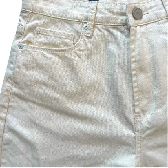 BLANK NYC The Baxter Straight Leg Jeans Size: 29” Color: Ivory