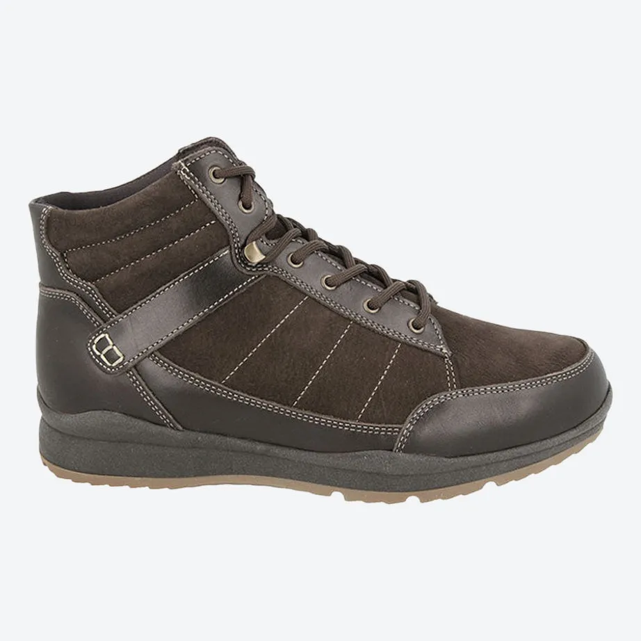 DB Tilbrook Stiefel für Herren in weiter Passform