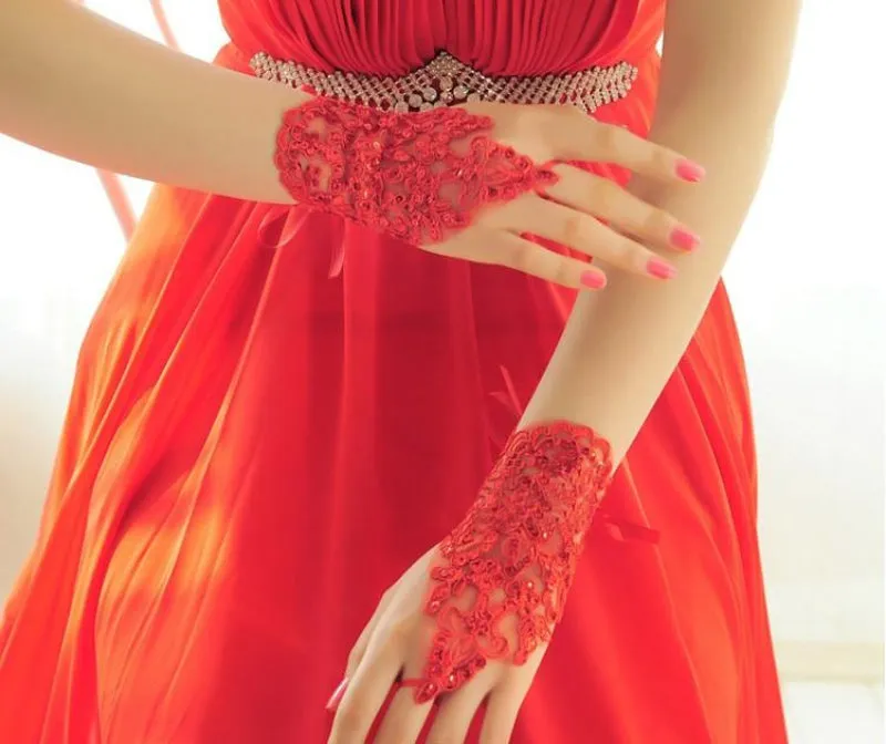 Fingerless Elegant Short Lace Wedding Gloves | Bridelily