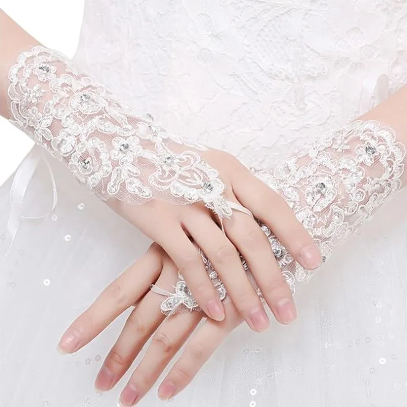 Fingerless Elegant Short Lace Wedding Gloves | Bridelily