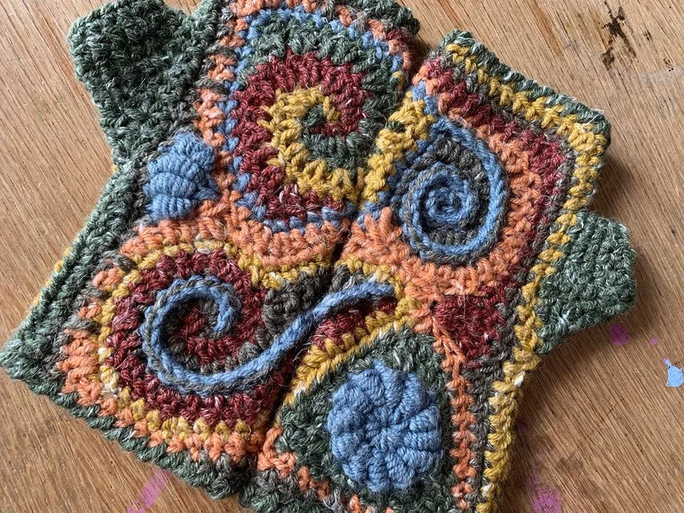 Freeform Fingerless Gloves - Crochet Pattern