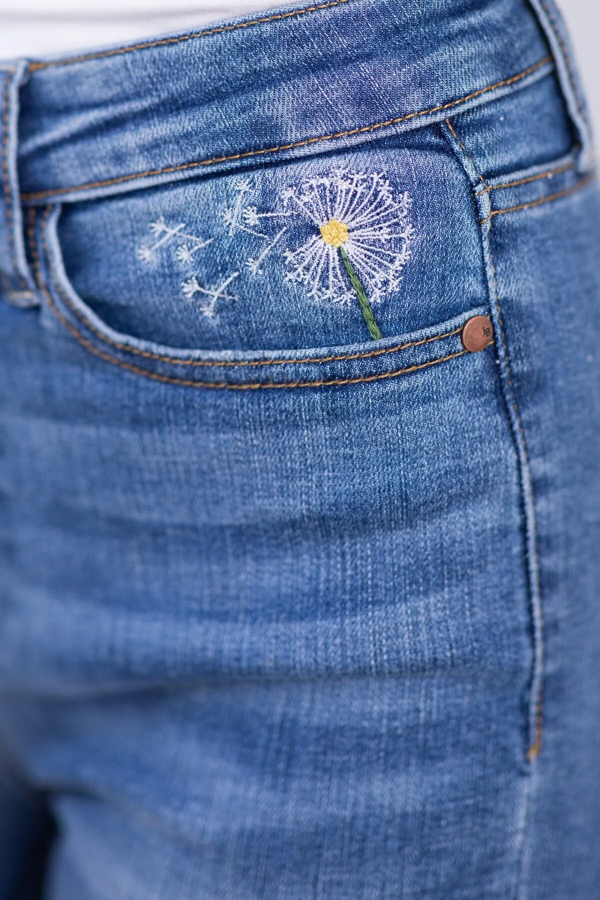 Judy Blue Dandelion Embroidered Jeans