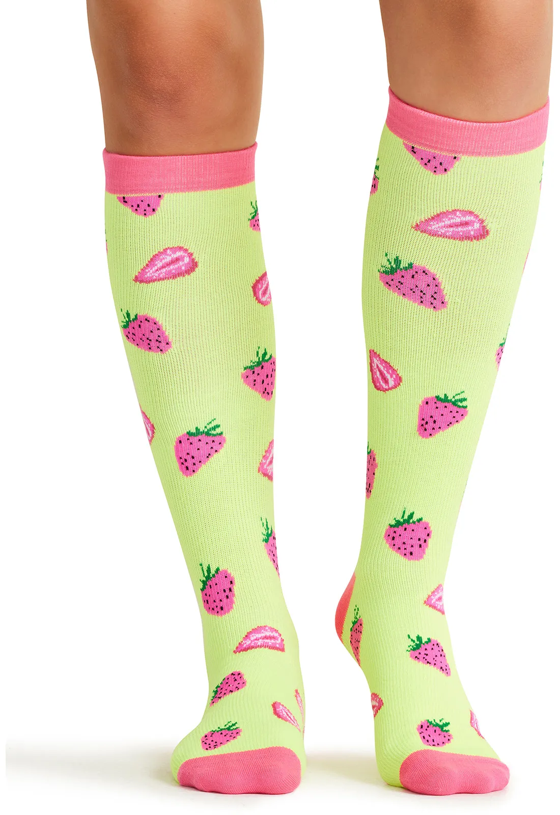 Legwear PRINTSUPPORT Women's 10-15mmHg Compression Socks Strawberry Patch