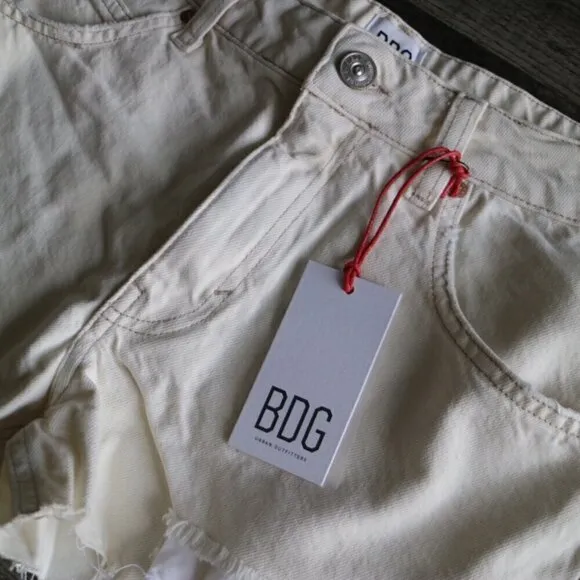 NWT Urban Outfitters Denim Shorts Size 32 Low Rise Harri Neutral Cream Color