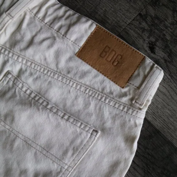 NWT Urban Outfitters Denim Shorts Size 32 Low Rise Harri Neutral Cream Color