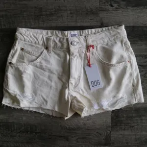NWT Urban Outfitters Denim Shorts Size 32 Low Rise Harri Neutral Cream Color
