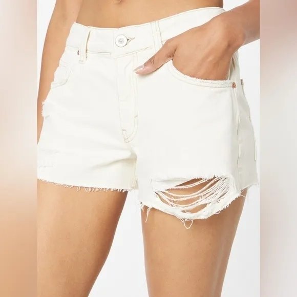 NWT Urban Outfitters Denim Shorts Size 32 Low Rise Harri Neutral Cream Color