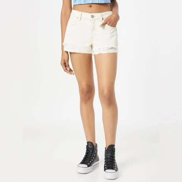 NWT Urban Outfitters Denim Shorts Size 32 Low Rise Harri Neutral Cream Color