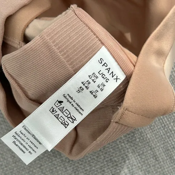 SPANX NEW Bra-lleuja Lightly lined bralette