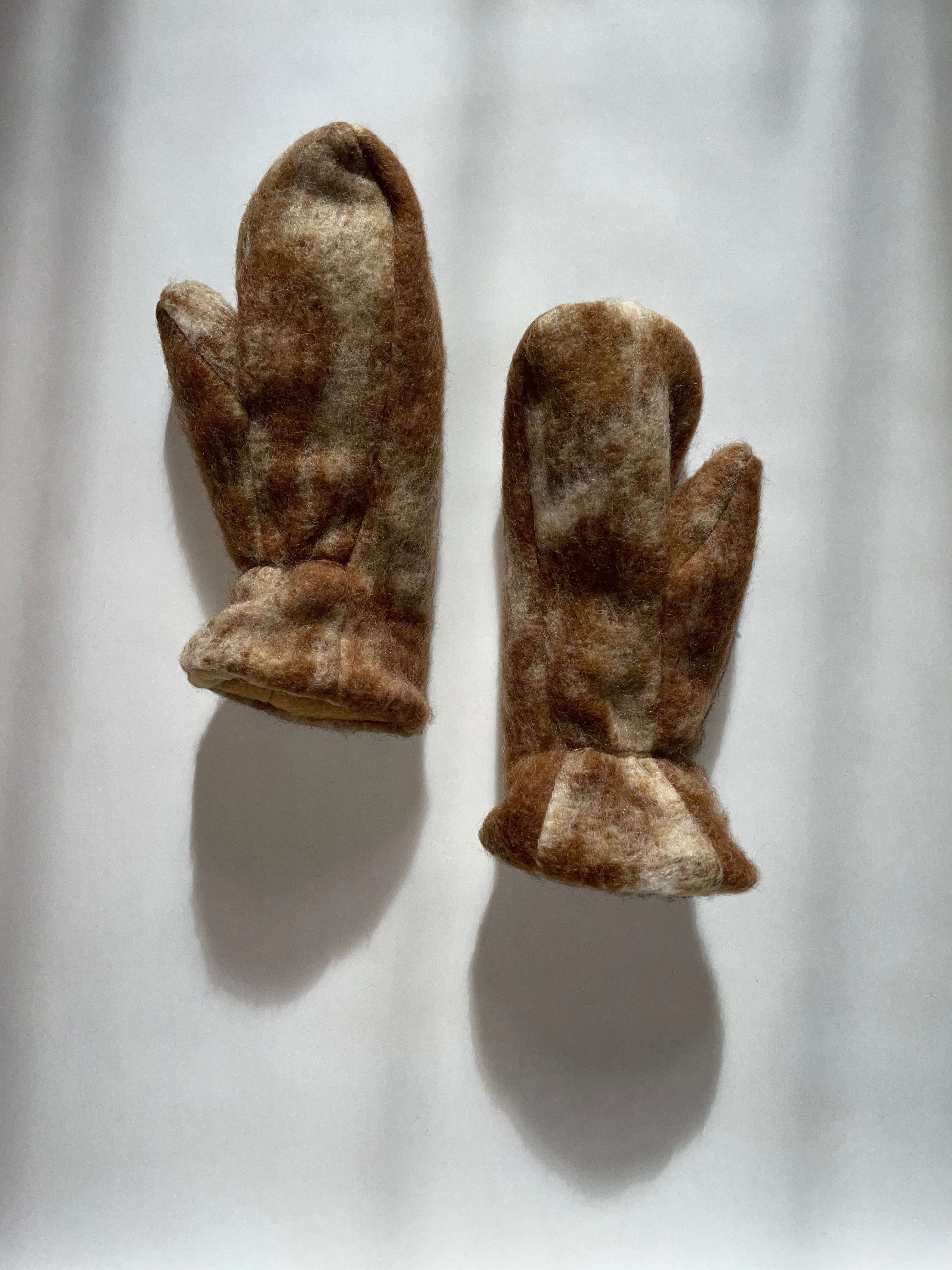 WOOLY MITTENS