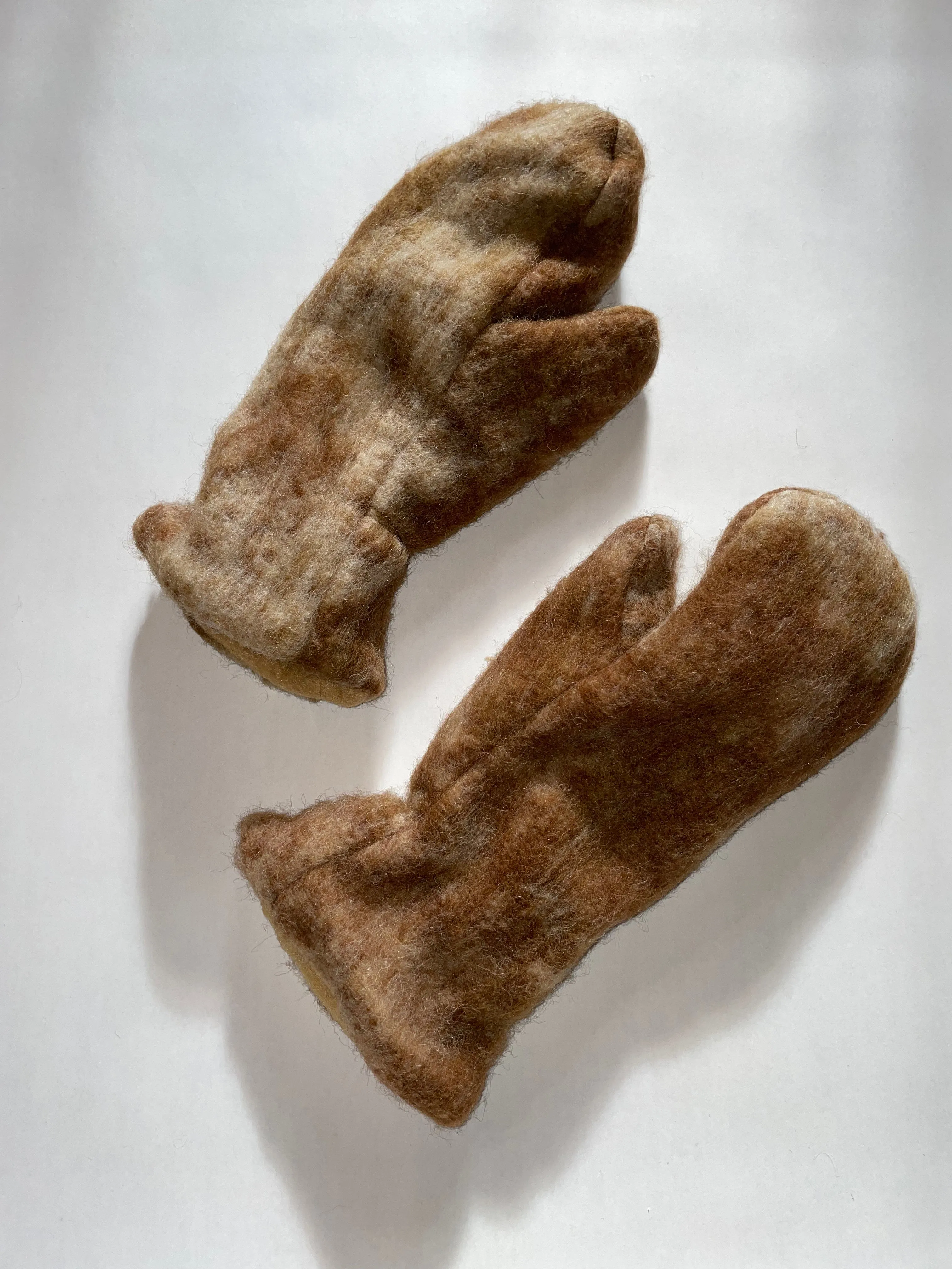 WOOLY MITTENS
